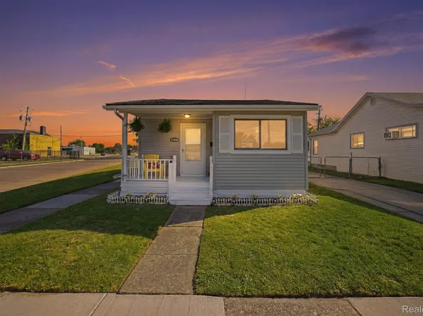 14890 Collinson Ave, Eastpointe, MI 48021