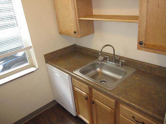3rd image of 101 Lloyd Ave APT 2