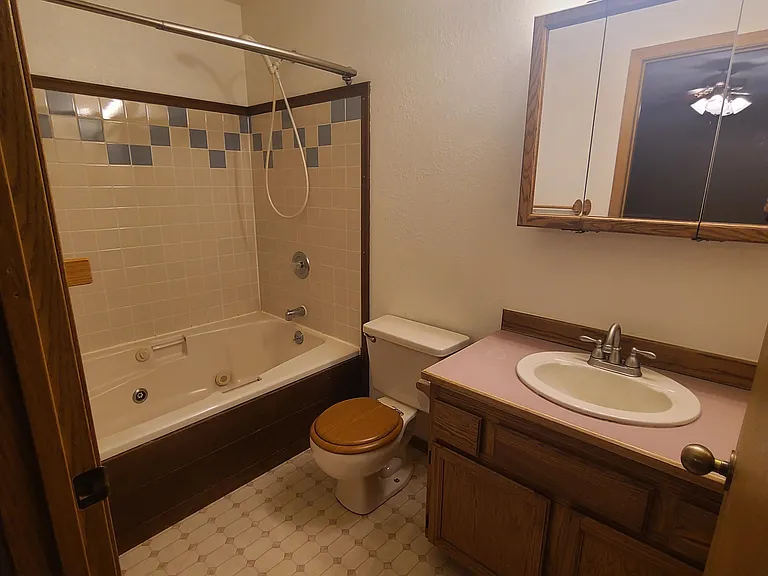 2787 Templeton St — Photo 10