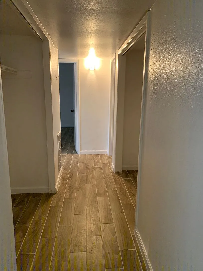 2 Bedrooms / 2 Baths updated condo upstairs — Photo 4