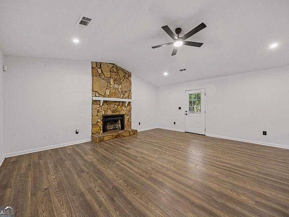 5th image of 627 Ridge Ave