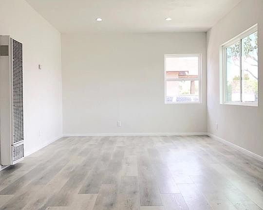 3rd image of 8833 Mary Ave