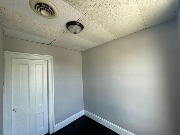 3rd image of 40 Glen Ave #2