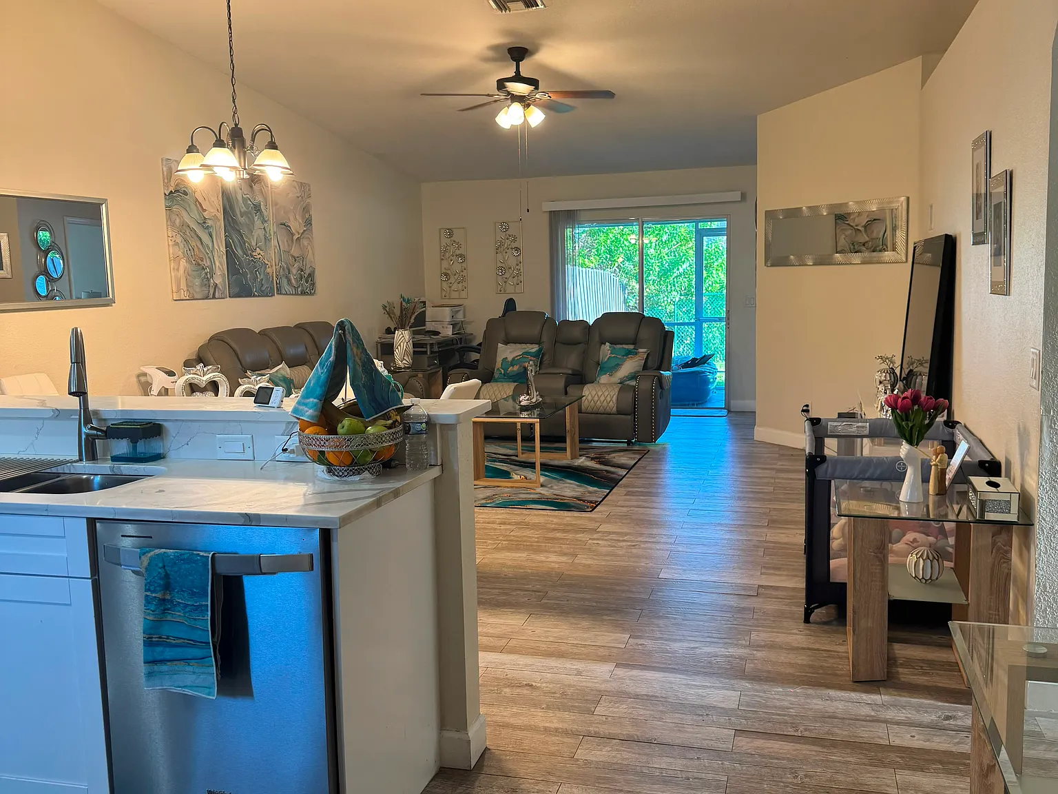 3 bed, 1224 sqft, $1,850 — Photo 2