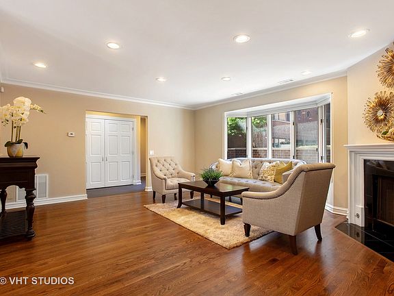 3rd image of 1715 N Wells St APT 39