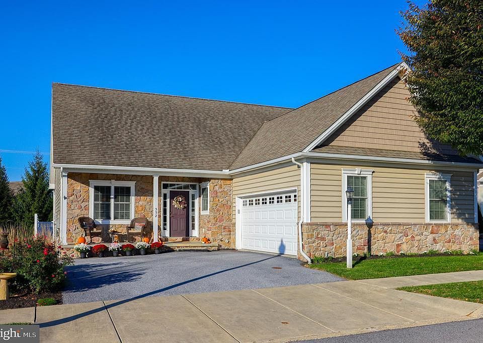 1st image of 552 Prince George Dr