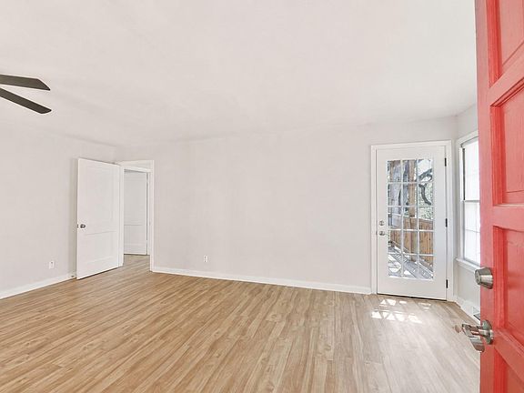 5th image of 1008 Milam Pl