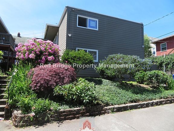 2nd image of 131 SE 22nd Ave #1