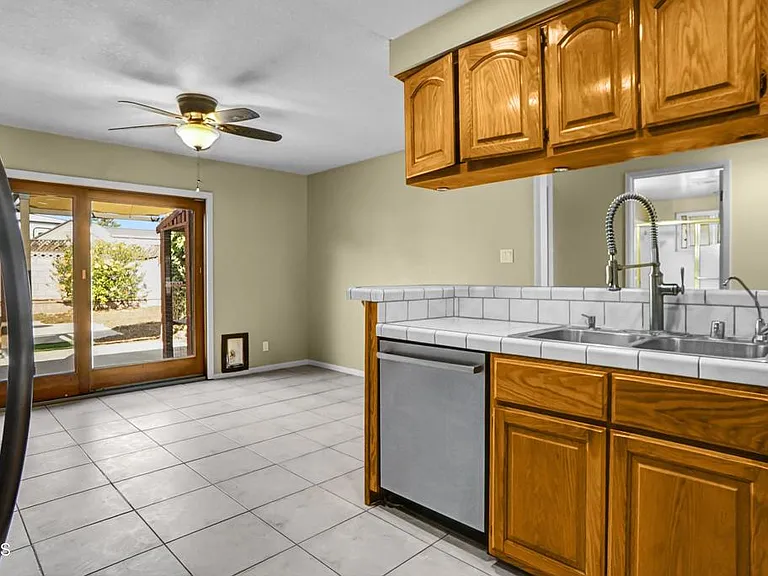 1307 S Petit Ave — Photo 10