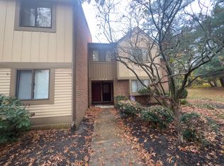 806 Cypress Point Cir #B, Mount Laurel, NJ 08054