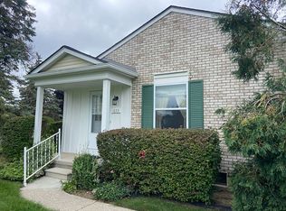 1653 Mariner Dr, Walled Lake, MI 48390