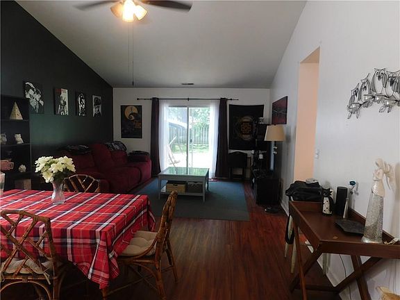 3rd image of 8315 Country Meadows Dr