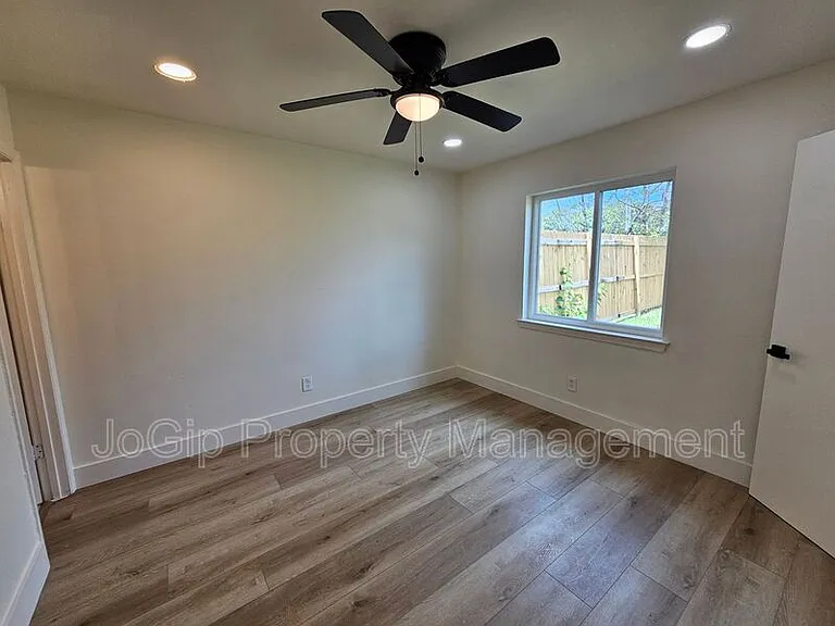 1727 R Ave — Photo 12