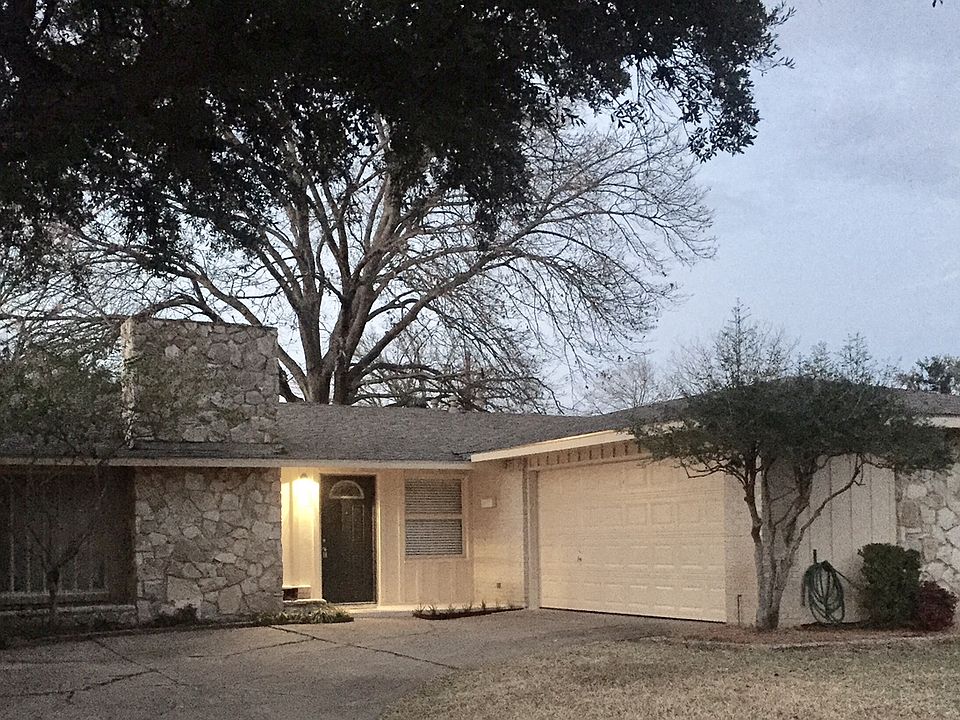 1st image of 910 Pinecrest Dr