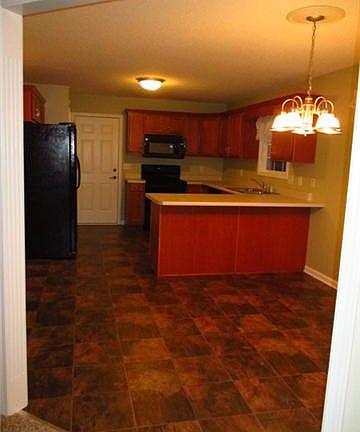 4th image of 1590 Darlington Ct