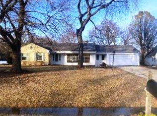172 W Bergen Dr, Fox Pt, WI 53217