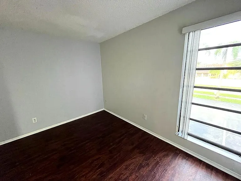 1504 NW 89th Ter #1 — Photo 22