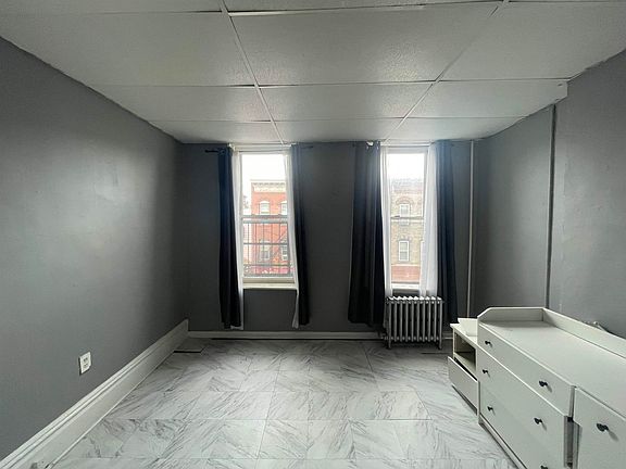 4th image of 1513 Summit Ave #5B