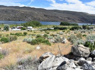 LOT Four Lone Coyote, Pateros, WA 98846