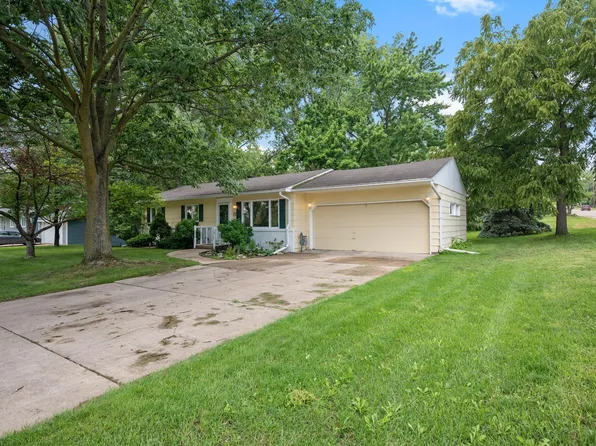 698 17th Ave NW, New Brighton, MN 55112