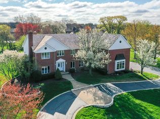 515 W Lancaster Ct, Inverness, IL 60010