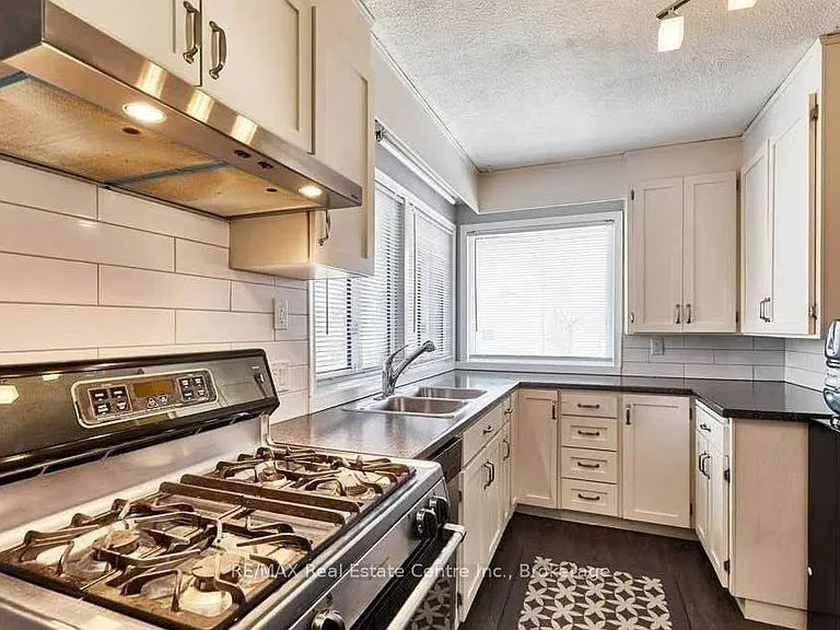 406 Karn St #UPPER — Photo 4