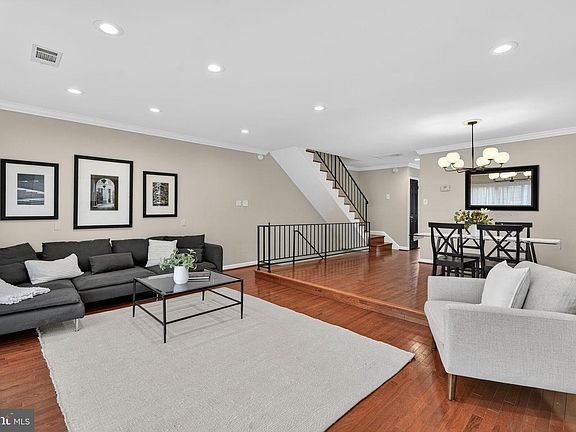 4th image of 1117 G St SE