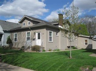 1327 N 3rd St, Clinton, IA 52732