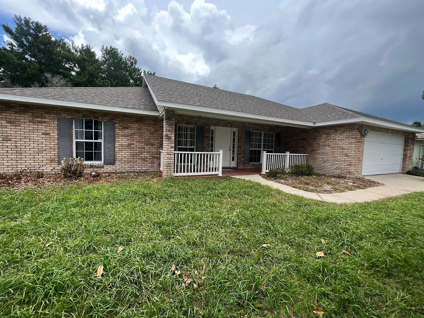 Charming 4-bedroom, 2-bathroom Deltona Lakes Home Available October! — Photo 1