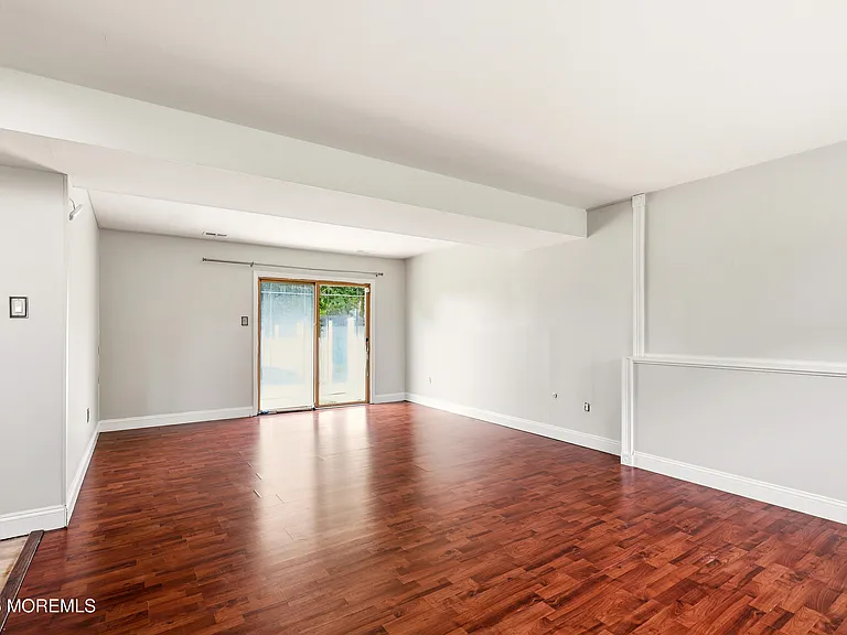 1029 Lucy Ln — Photo 13
