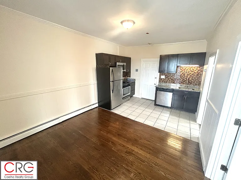 284 Revere St #3R — Photo 4