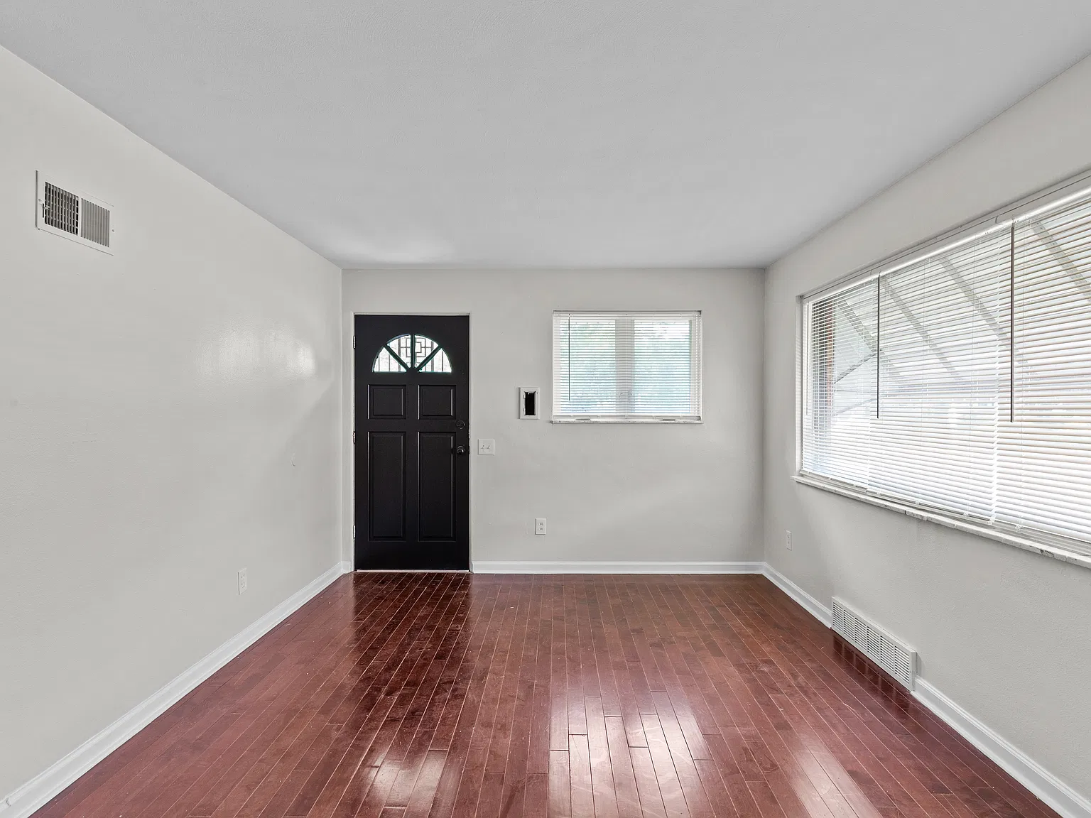 4 bed, 1416 sqft, $3,300 — Photo 4