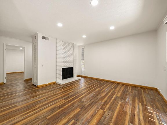 4th image of 863 Woodside Ln E Unit 9