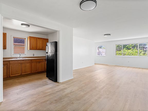 2nd image of 94-19 109th St #2
