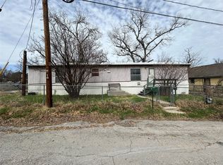 607 W Highland Ave, Comanche, TX 76442