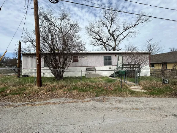 607 W Highland Ave, Comanche, TX 76442