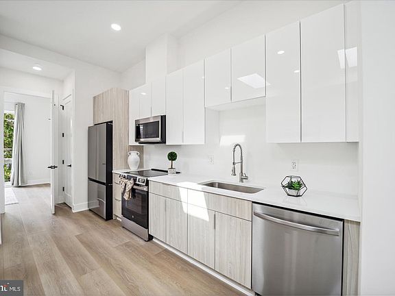 5th image of 705 Quincy St NE #5