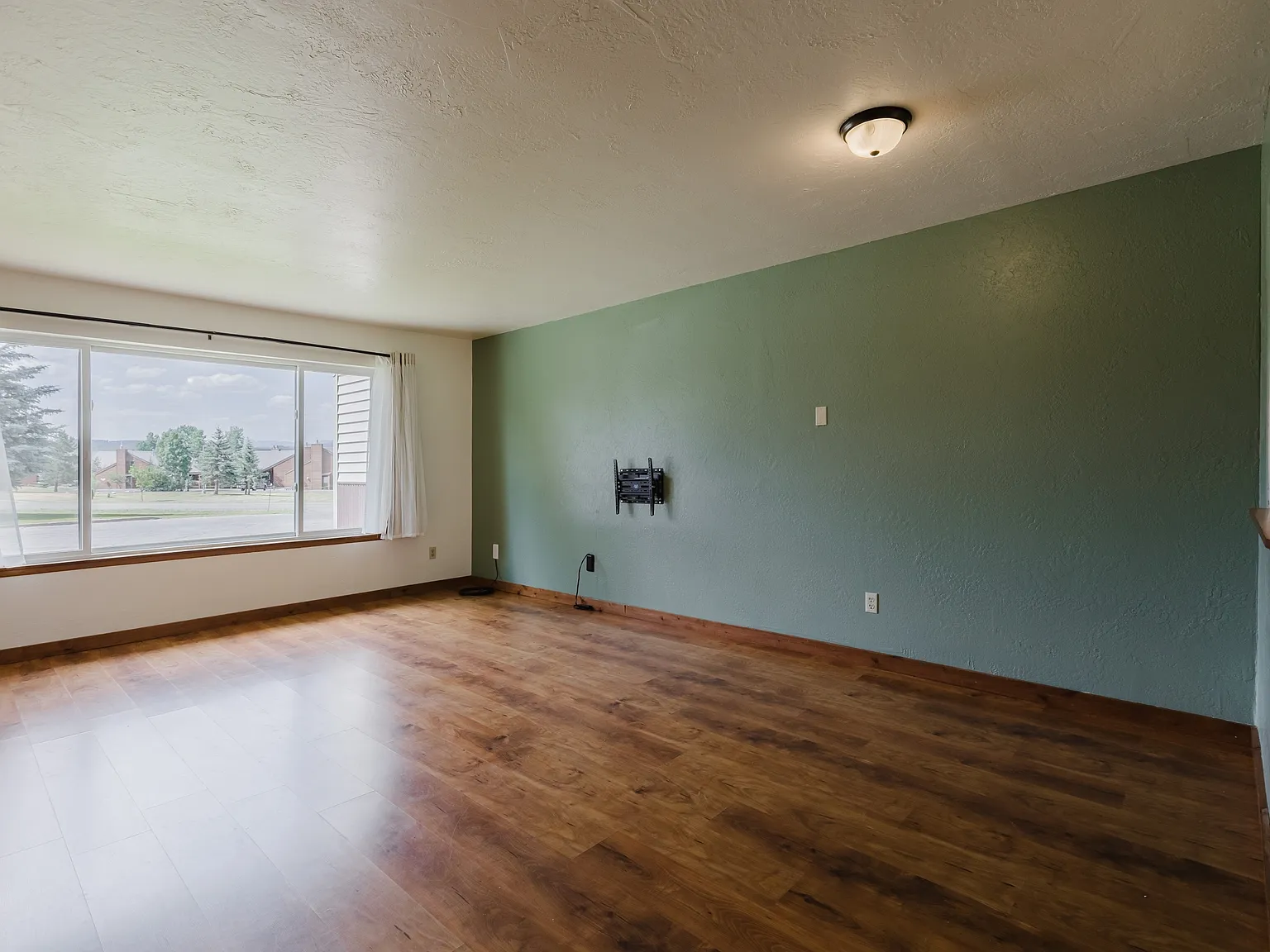 284 Talisman Dr — Photo 2