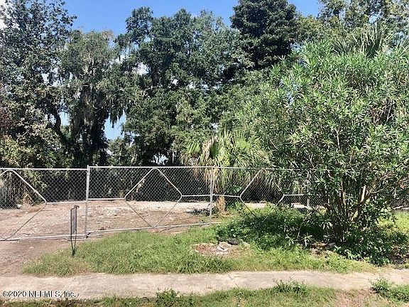 3rd image of 1129 S Makua Ave