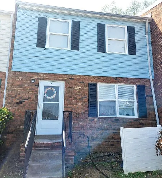 3 bed, 1320 sqft, $2,500 — Photo 1