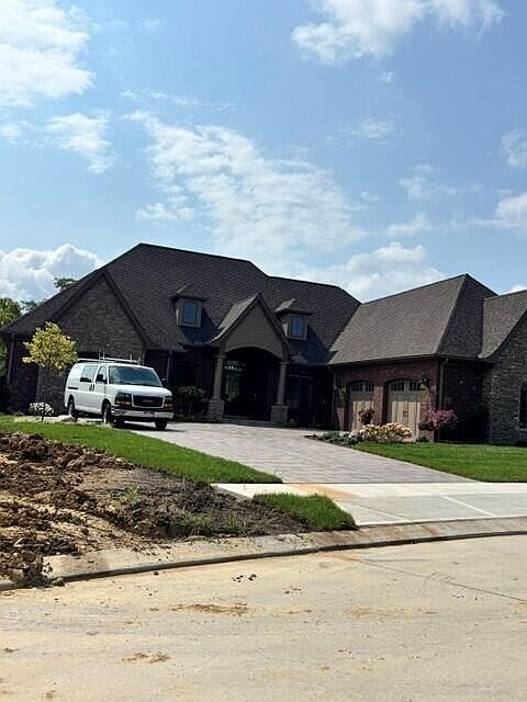 1st image of 380 Crown Point Cir