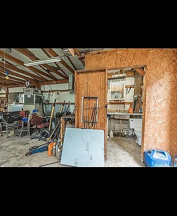 2nd image of 704 W 46th St