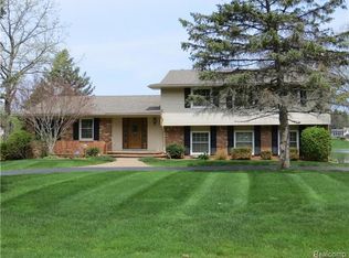 2620 Limerick Ln, Troy, MI 48098