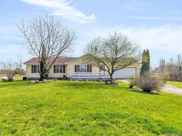 9449 Crofoot Rd, Fowlerville, MI 48836