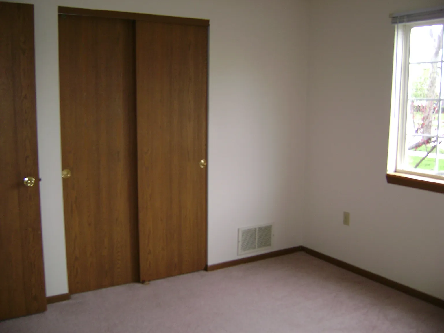 2026 S. Cliff-Alex Ct. - Unit D — Photo 3