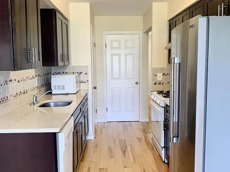 305 Marten Rd — Photo 6