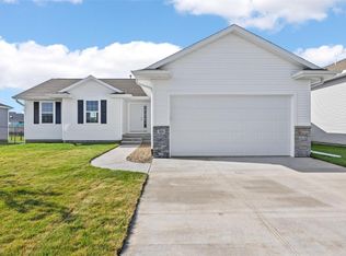 321 Sumac Dr, Palo, IA
