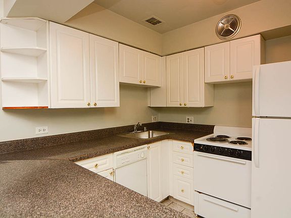 3rd image of 1220 N La Salle Dr APT 2D