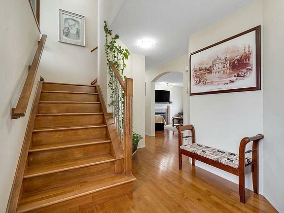 3rd image of 131 Tarawood Grv NE