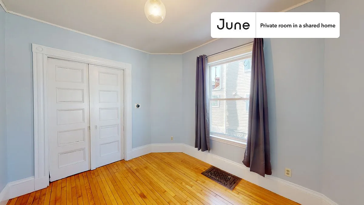 Full bedroom in 6 bed/1.5 bath home in Brighton #587 F — Photo 4